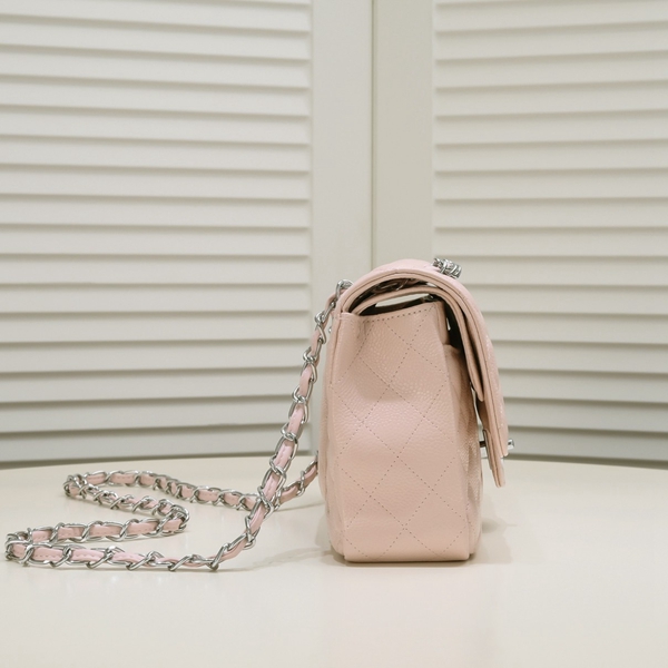 シャネルバッグ背面デザイン